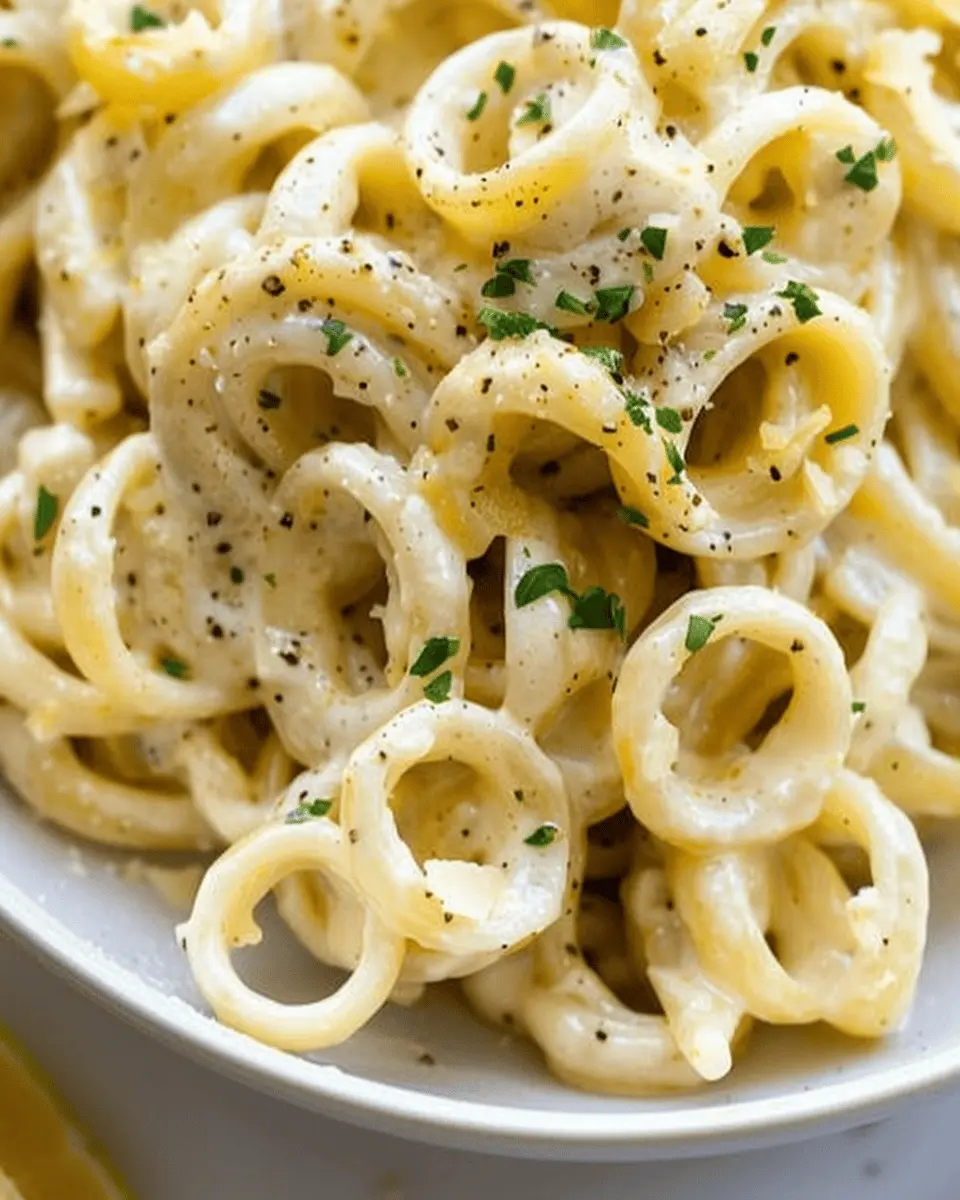 Garlic Butter Pasta with Turkey Bacon: A Quick and Indulgent Delight