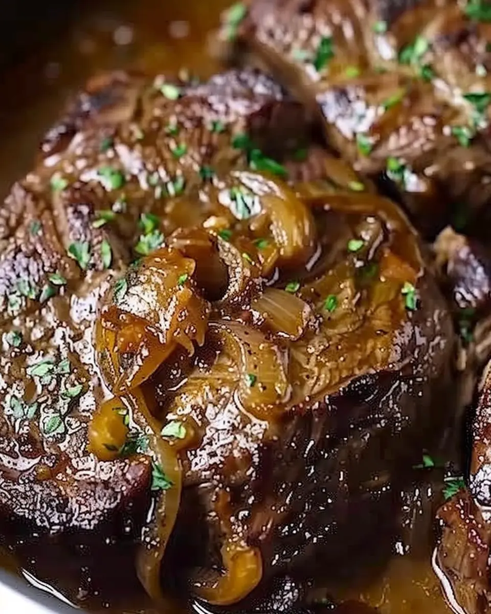 Comforting French Onion Pot Roast: Juicy Flavor in Every Bite